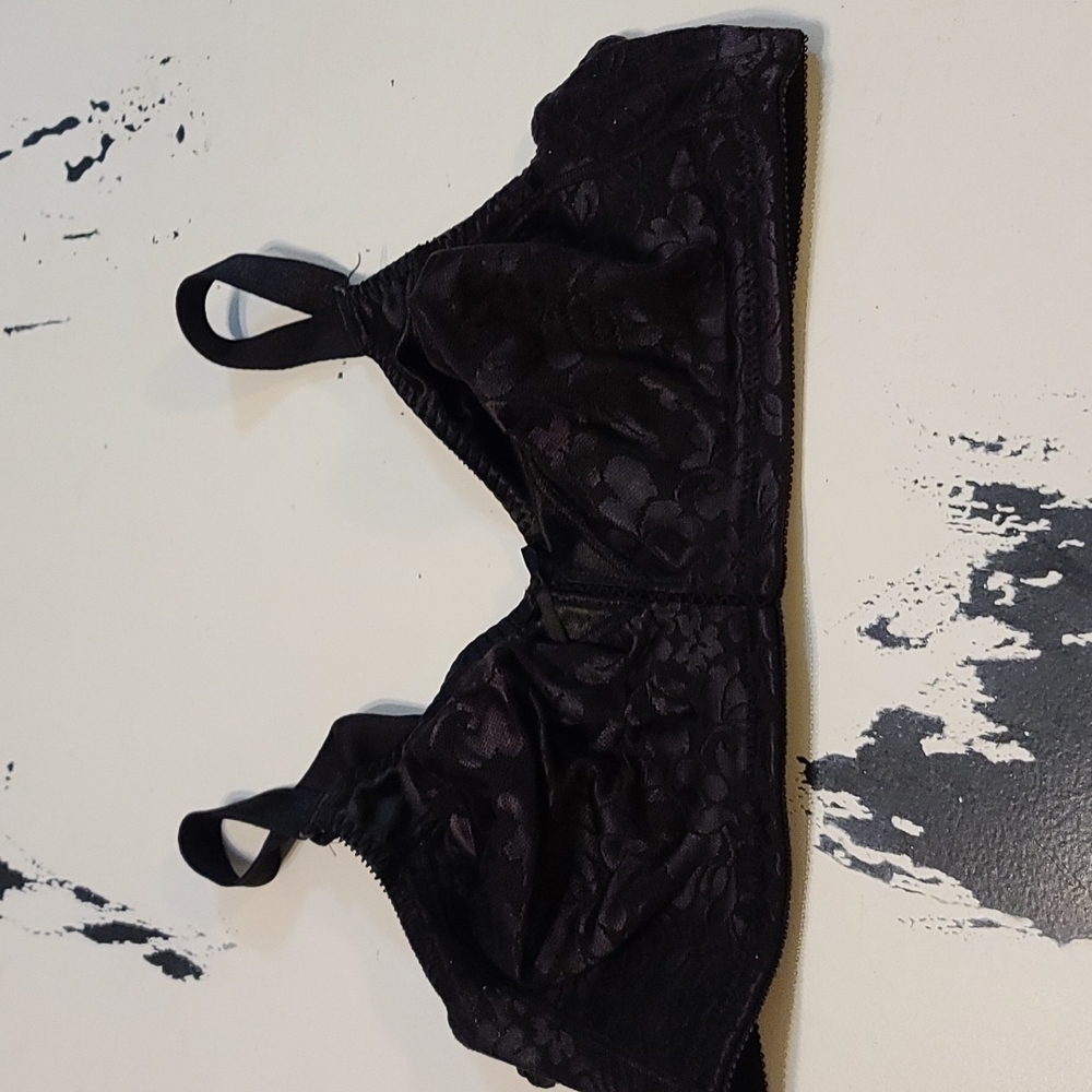 Bali Black Floral Embossed Bra No Padding/Underwire Size 36D EUC